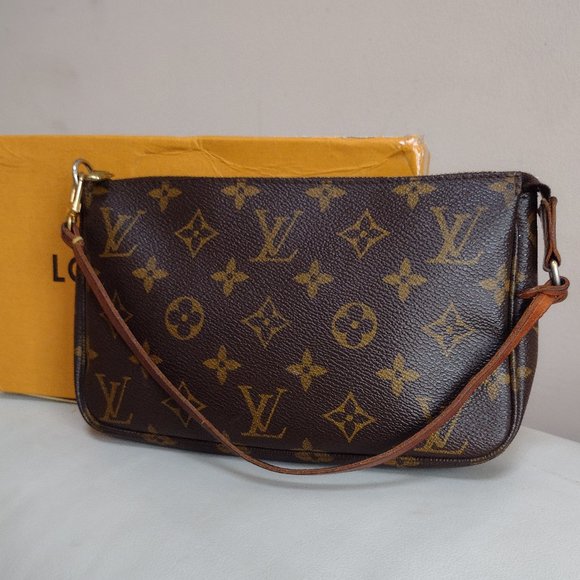Louis Vuitton Handbags - 🌹Beautiful Louis Vuitton Pochette Accessories🌹
